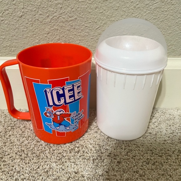 ICEE 10oz Plastic Slushy Cup Mug Red Blue Hard To Find Rare Mug - Picture 3 of 5